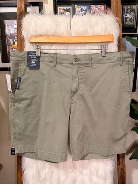 NWT Roundtree & Yorke The Carry Shorts Size 40 Olive Green 7” Inseam 6-Pocket